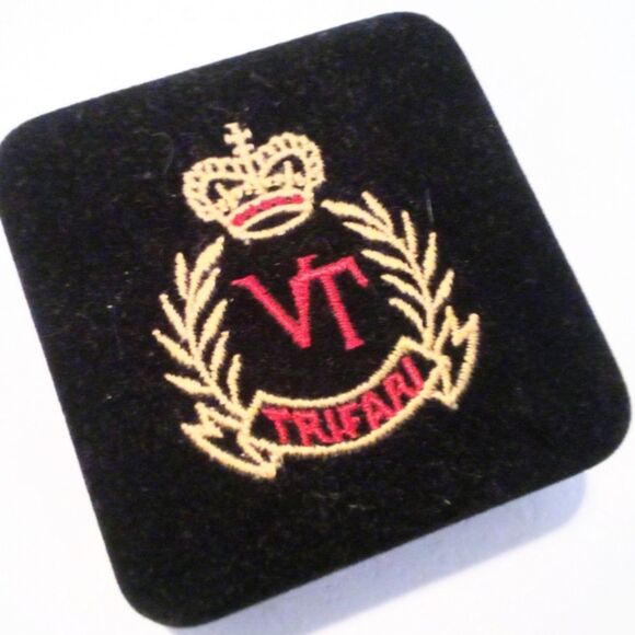 Vintage Trifari New Old Stock Gold Tone Faux Pearl Double Flower Brooch - Picture 5 of 6